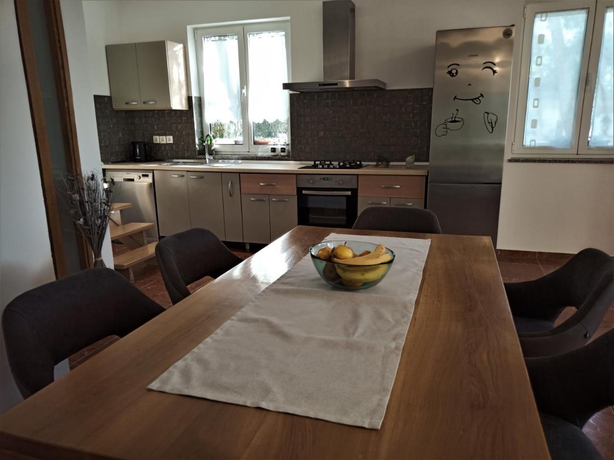 Apartman Emili Малинска Экстерьер фото