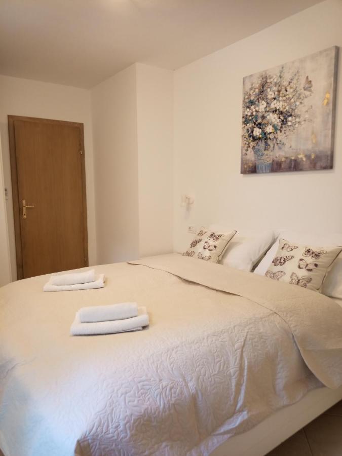Apartman Emili Малинска Экстерьер фото